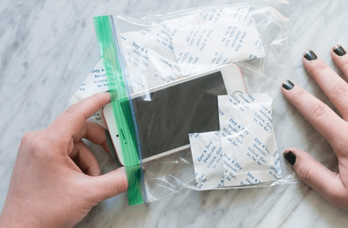 how to fix iphone dropped in water with silica gel